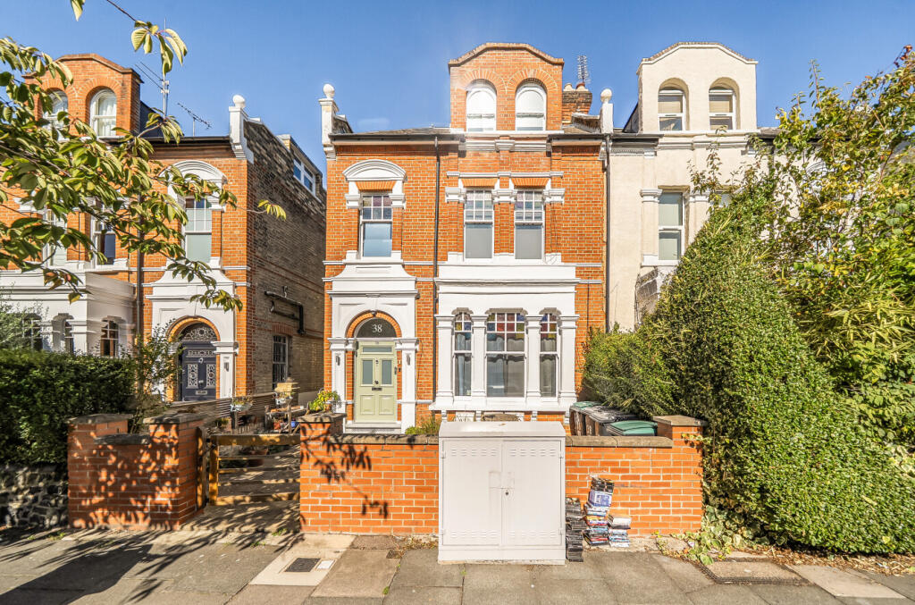 2 bed 1st Floor Flat for rent in London. From Anthony Pepe - Crouch End