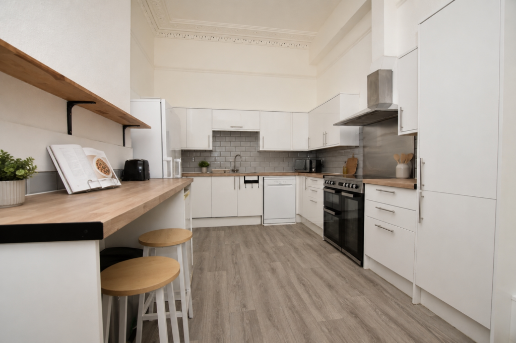 10 bed Mid Terraced House for rent in Leigh Woods. From Anthony James - Cotham 10 bed Mid Terraced House for rent in Leigh Woods. From Anthony James - Cotham