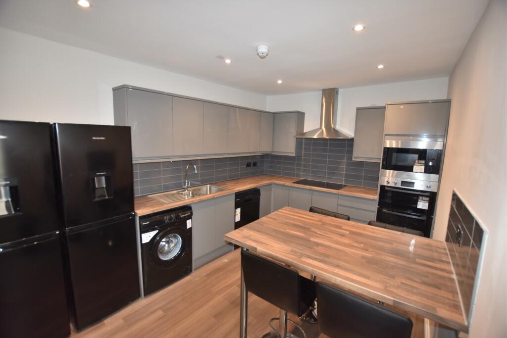 7 bed Mid Terraced House for rent in Bristol. From Anthony James - Cotham