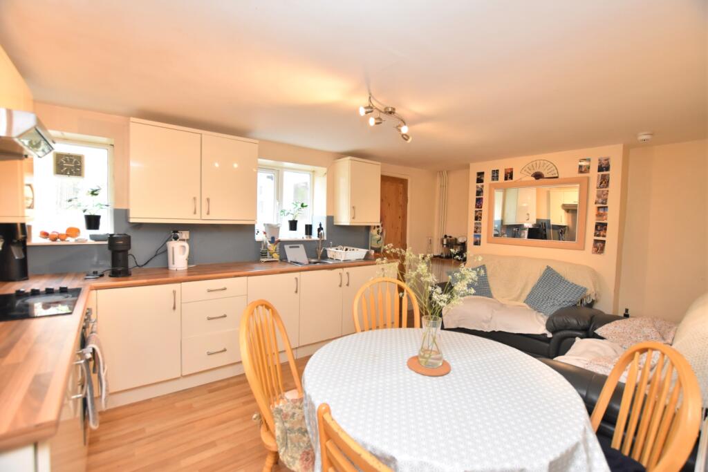 5 bed Mid Terraced House for rent in Bristol. From Anthony James - Cotham