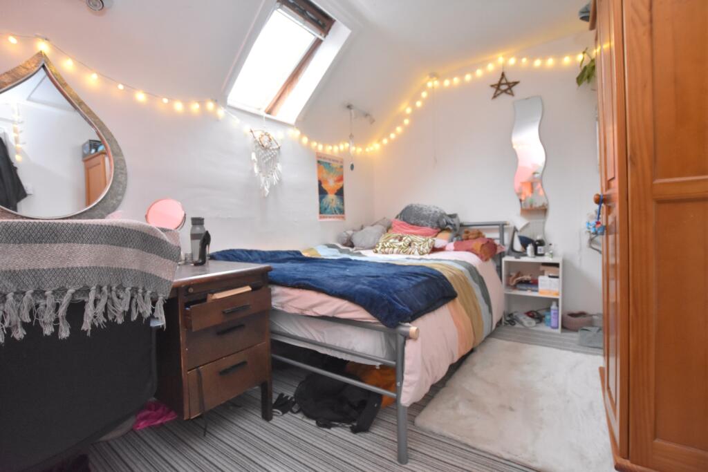 5 bed Mid Terraced House for rent in Leigh Woods. From Anthony James - Cotham