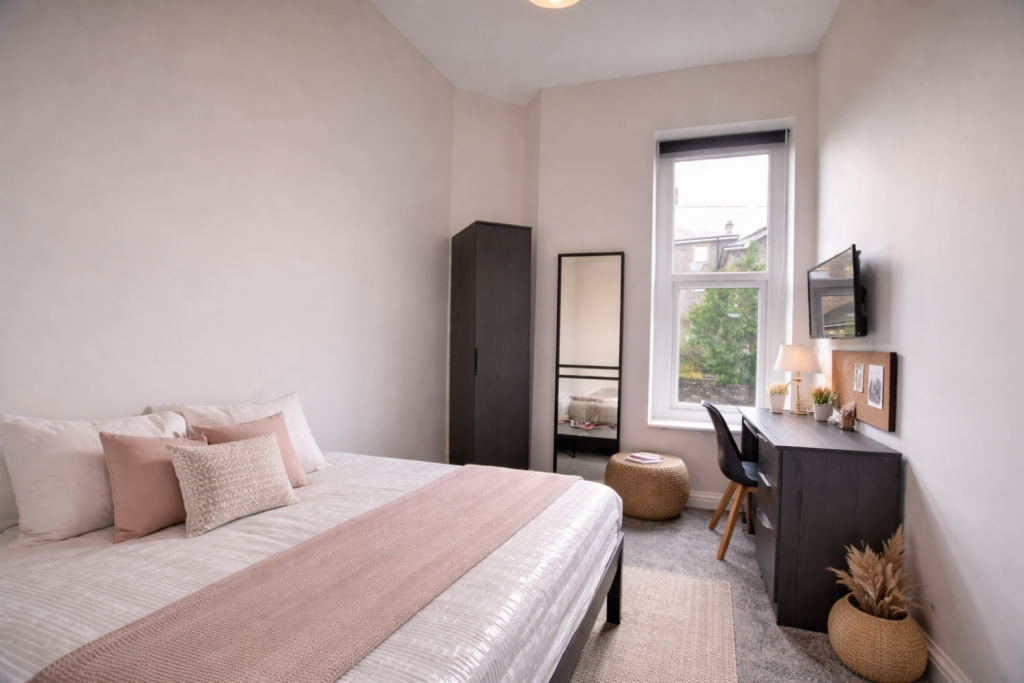 1 bed Mid Terraced House for rent in Stapleton. From Anthony James - Cotham