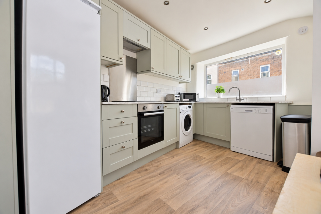 10 bed Mid Terraced House for rent in Leigh Woods. From Anthony James - Cotham 10 bed Mid Terraced House for rent in Leigh Woods. From Anthony James - Cotham