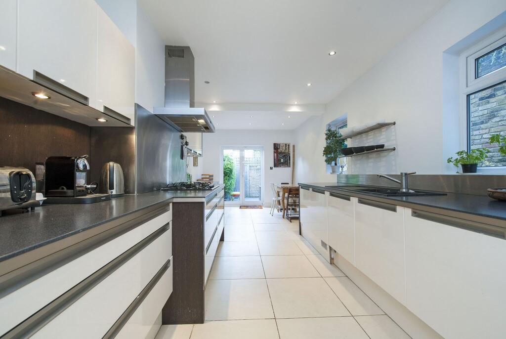 5 bed Detached for rent in Barnes. From Apparent Properties - Barnes