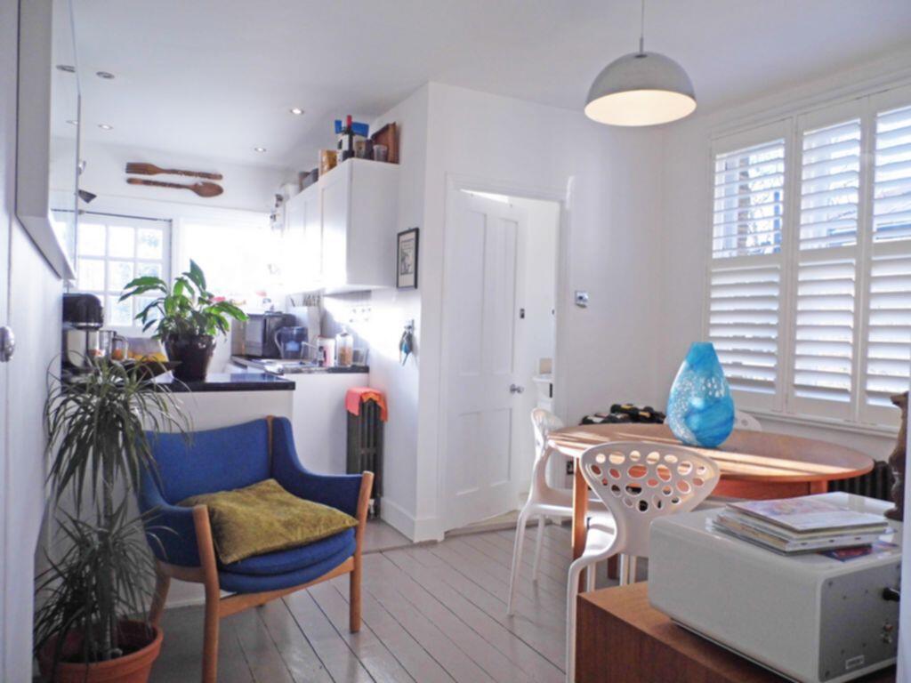 3 bed Apartment for rent in Barnes. From Apparent Properties - Barnes