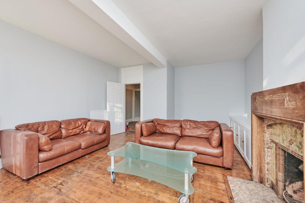 5 bed Apartment for rent in Streatham. From Apparent Properties - Barnes