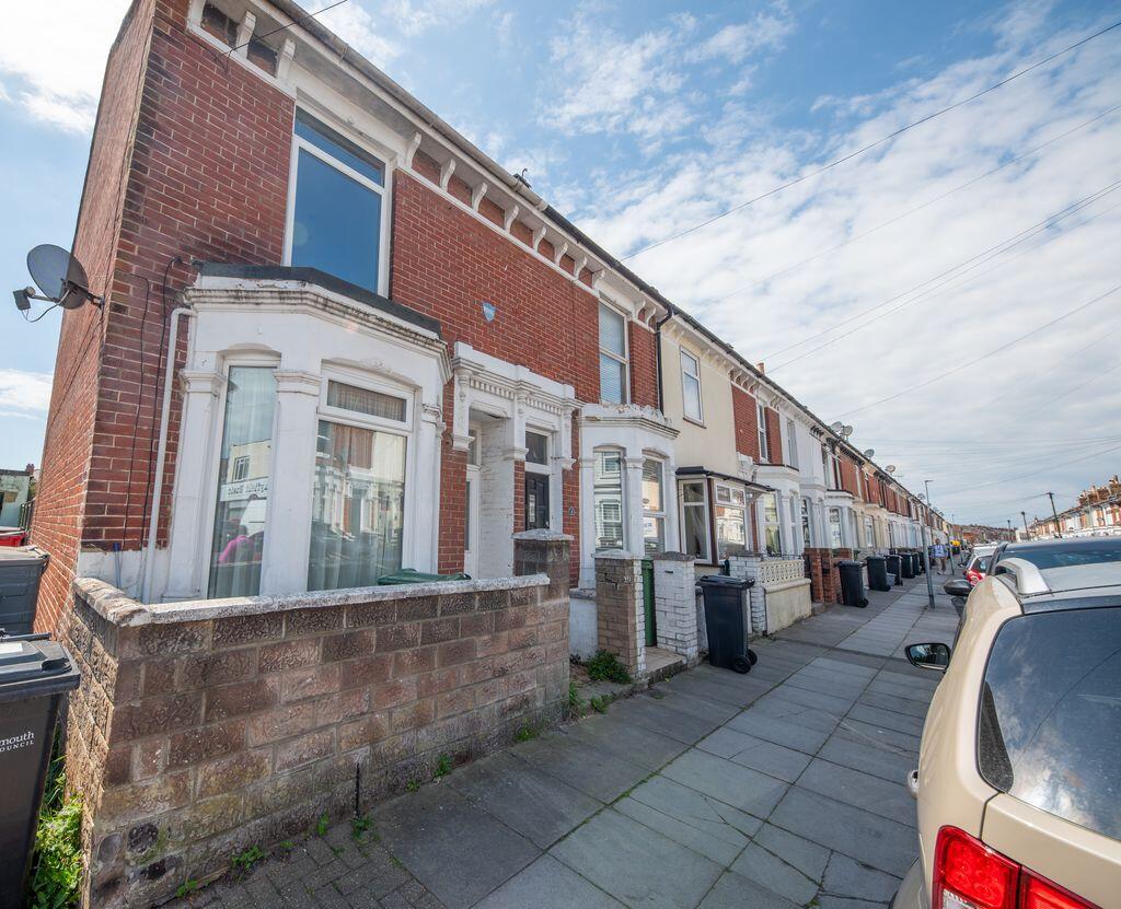 2 bed Mid Terraced House for rent in Portsmouth. From Archbold & Edwards - Waterlooville