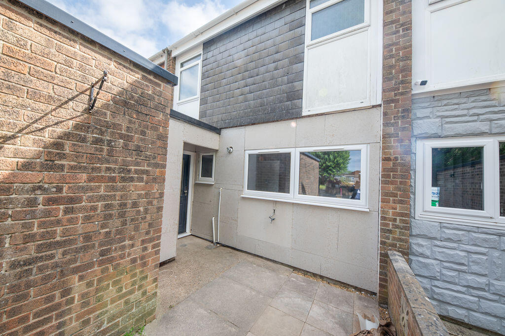 3 bed Mid Terraced House for rent in Horndean. From Archbold & Edwards - Waterlooville