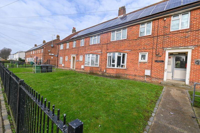 4 bed 1st Floor Flat for rent in Southwick. From Archbold & Edwards - Waterlooville