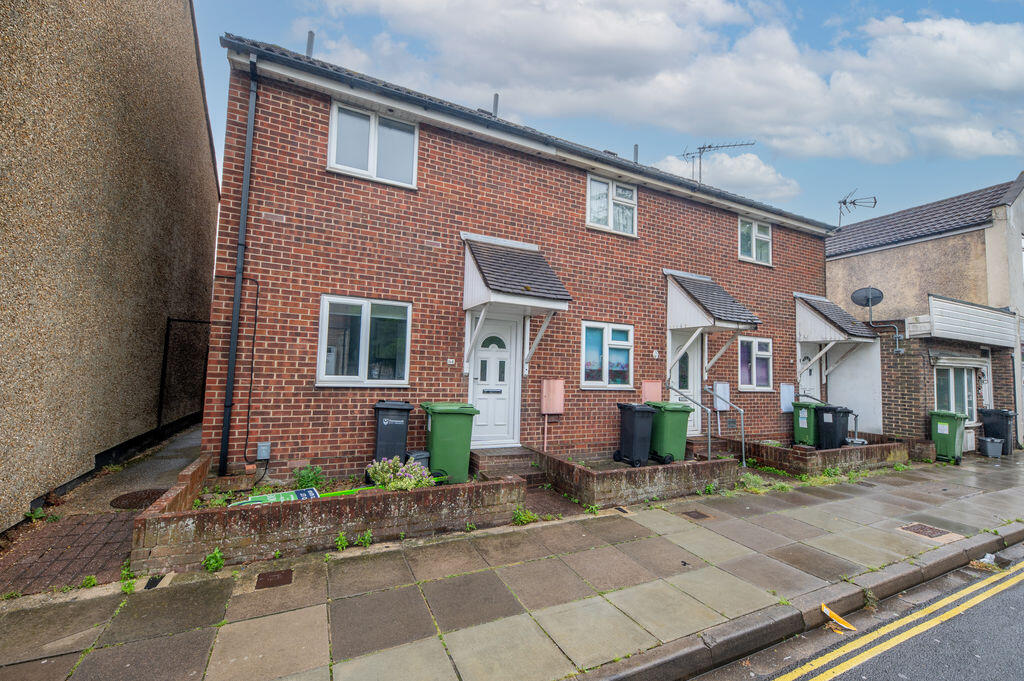 2 bed Mid Terraced House for rent in Portsmouth. From Archbold & Edwards - Waterlooville