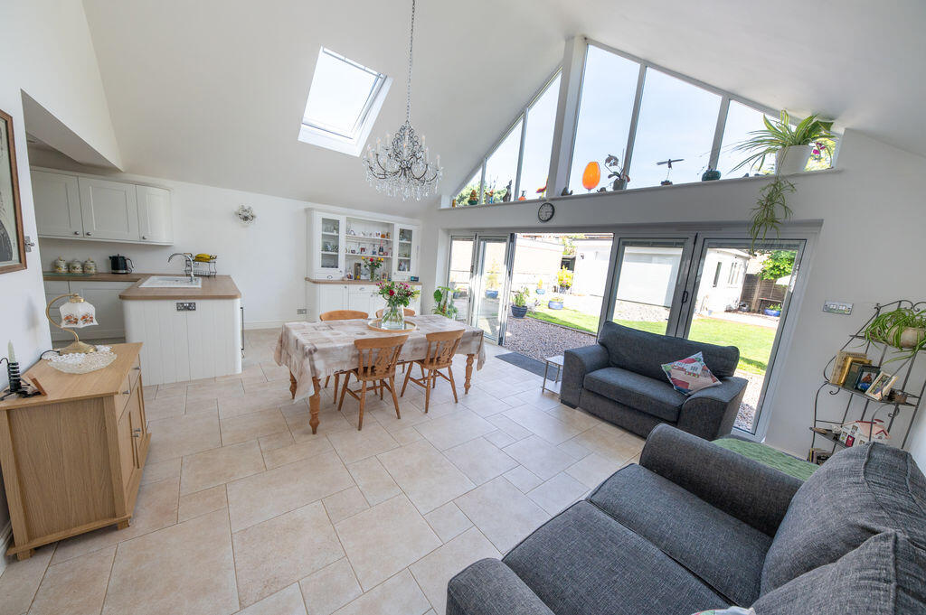 4 bed Detached bungalow for rent in Furzeley Corner. From Archbold & Edwards - Waterlooville 4 bed Detached bungalow for rent in Furzeley Corner. From Archbold & Edwards - Waterlooville
