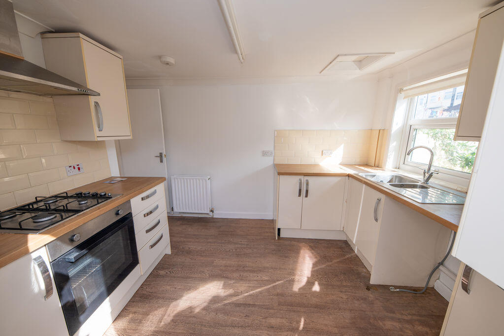 2 bed Mid Terraced House for rent in Portsmouth. From Archbold & Edwards - Waterlooville