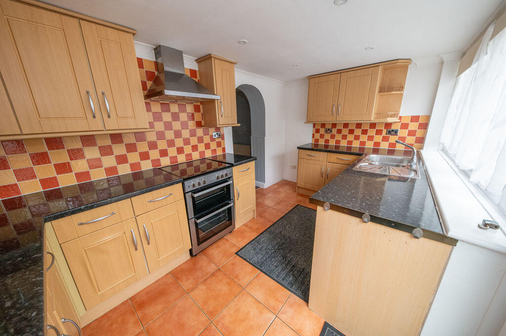 3 bed Mid Terraced House for rent in Horndean. From Archbold & Edwards - Waterlooville