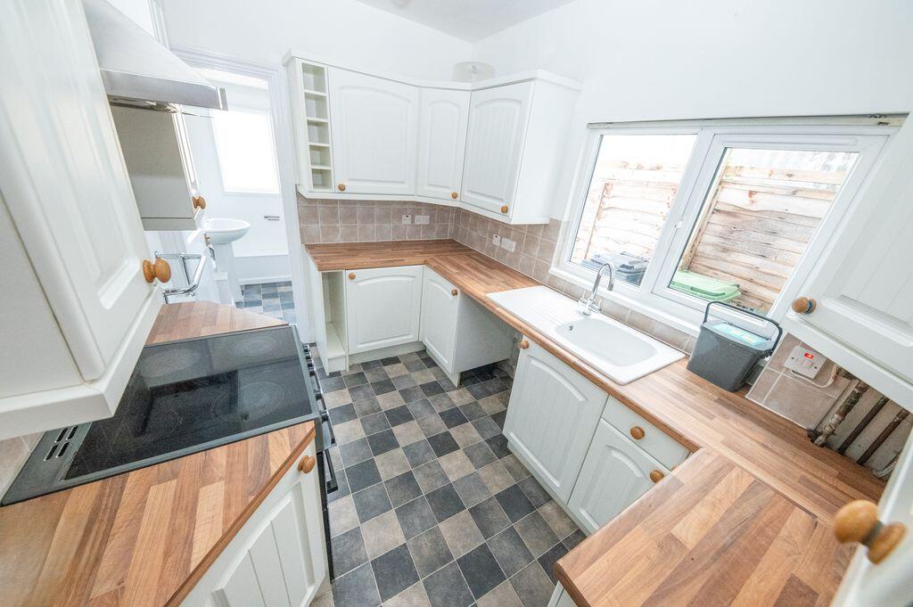 2 bed Mid Terraced House for rent in Portsmouth. From Archbold & Edwards - Waterlooville