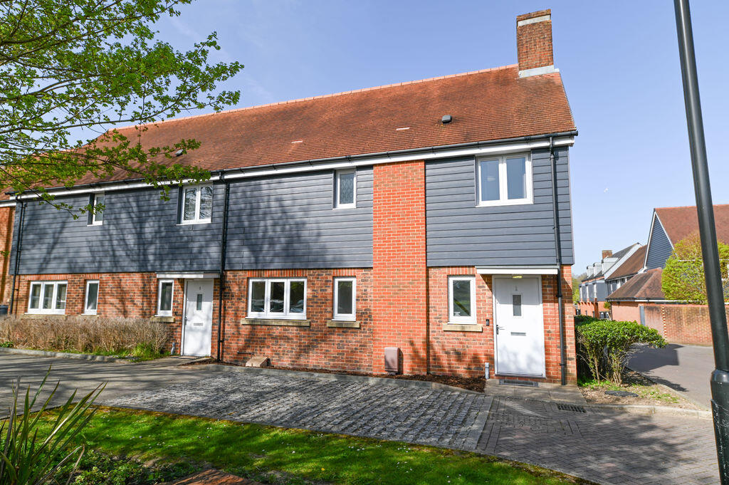 3 bed Mid Terraced House for rent in Furzeley Corner. From Archbold & Edwards - Waterlooville