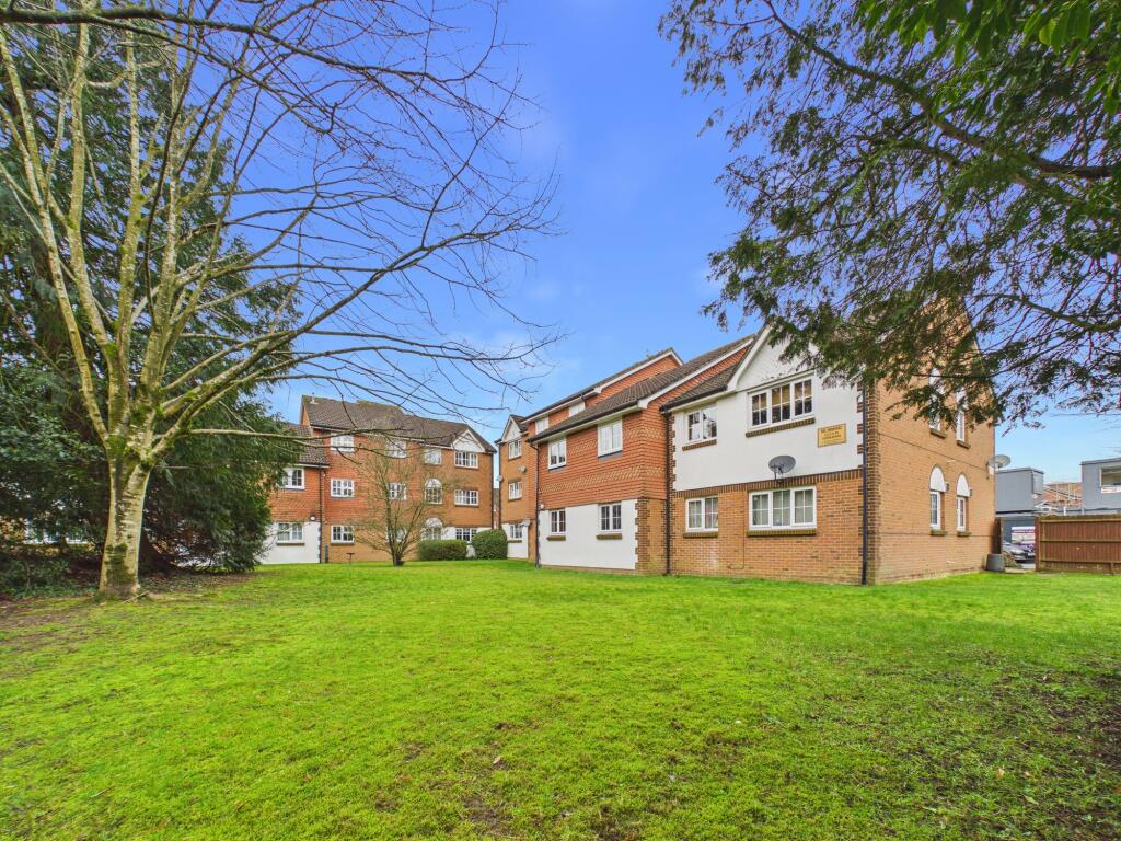 1 bed 1st Floor Flat for rent in Burghfield. From Arins - Tilehurst