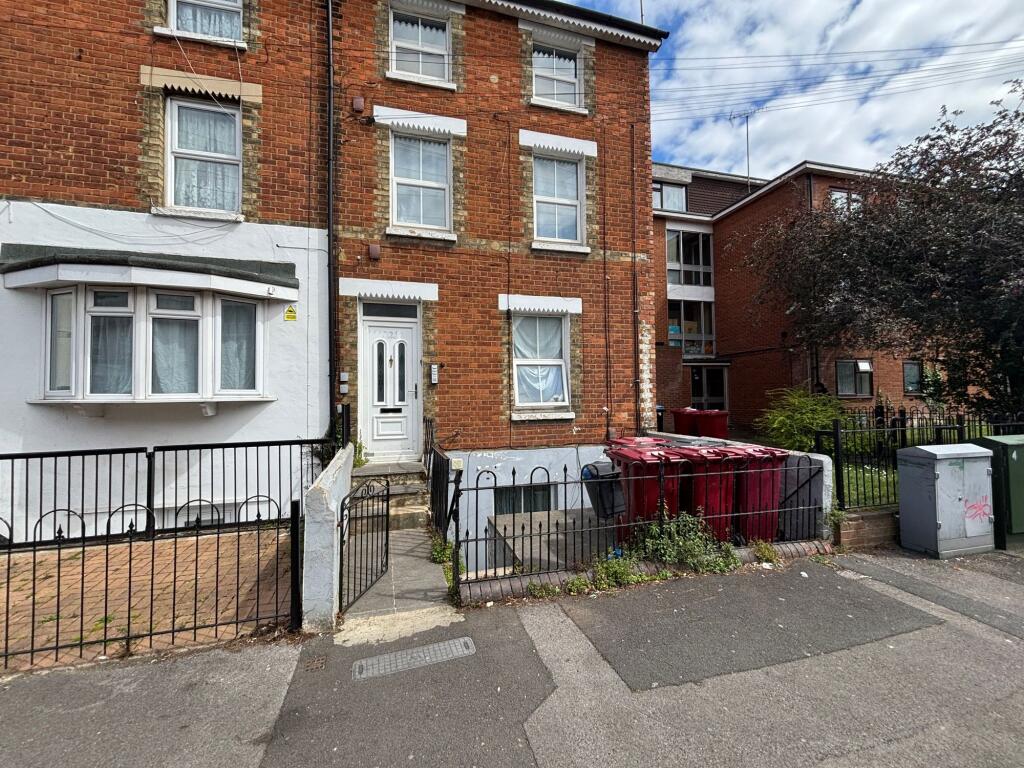 2 bed 1st Floor Flat for rent in Reading. From Arins - Tilehurst 2 bed 1st Floor Flat for rent in Reading. From Arins - Tilehurst