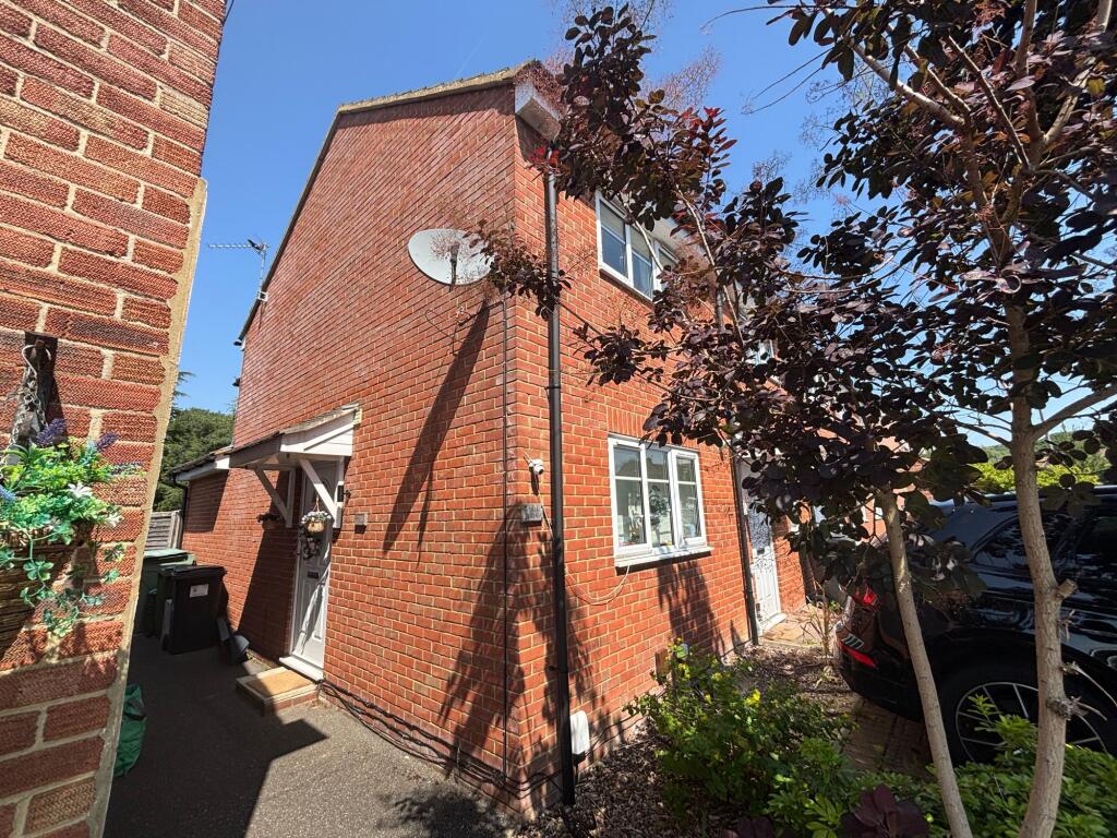 1 bed Mid Terraced House for rent in Theale. From Arins - Tilehurst