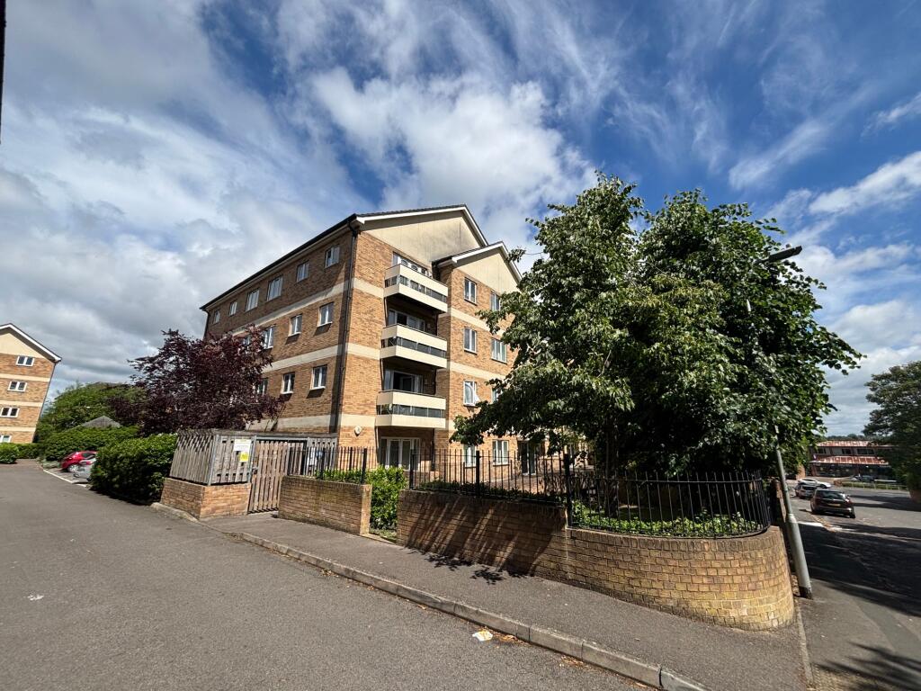 3 bed Apartment for rent in Burghfield. From Arins - Tilehurst