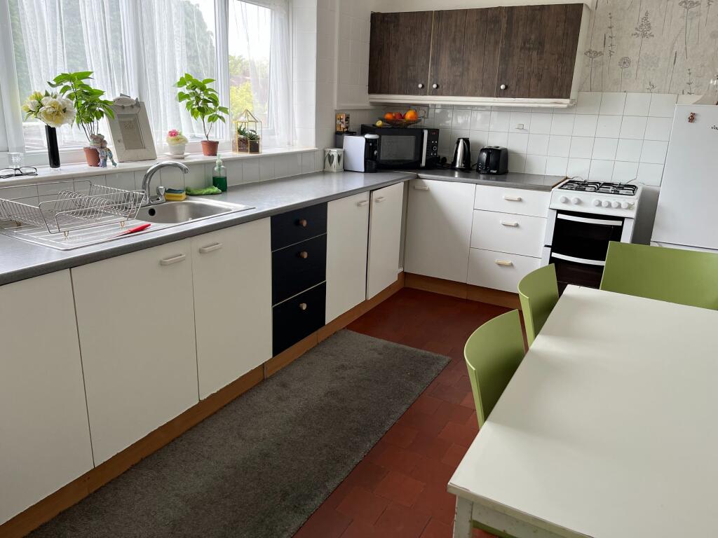 3 bed 1st Floor Flat for rent in Hawkesbury. From Arrow Estate Agents - Coventry