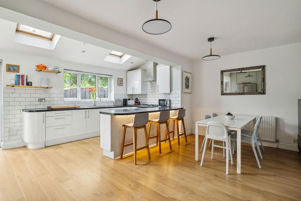 3 bed Semi Detached for rent in Burwood Park. From Arthur Samuel Estate Agents - Walton on Thames 3 bed Semi Detached for rent in Burwood Park. From Arthur Samuel Estate Agents - Walton on Thames