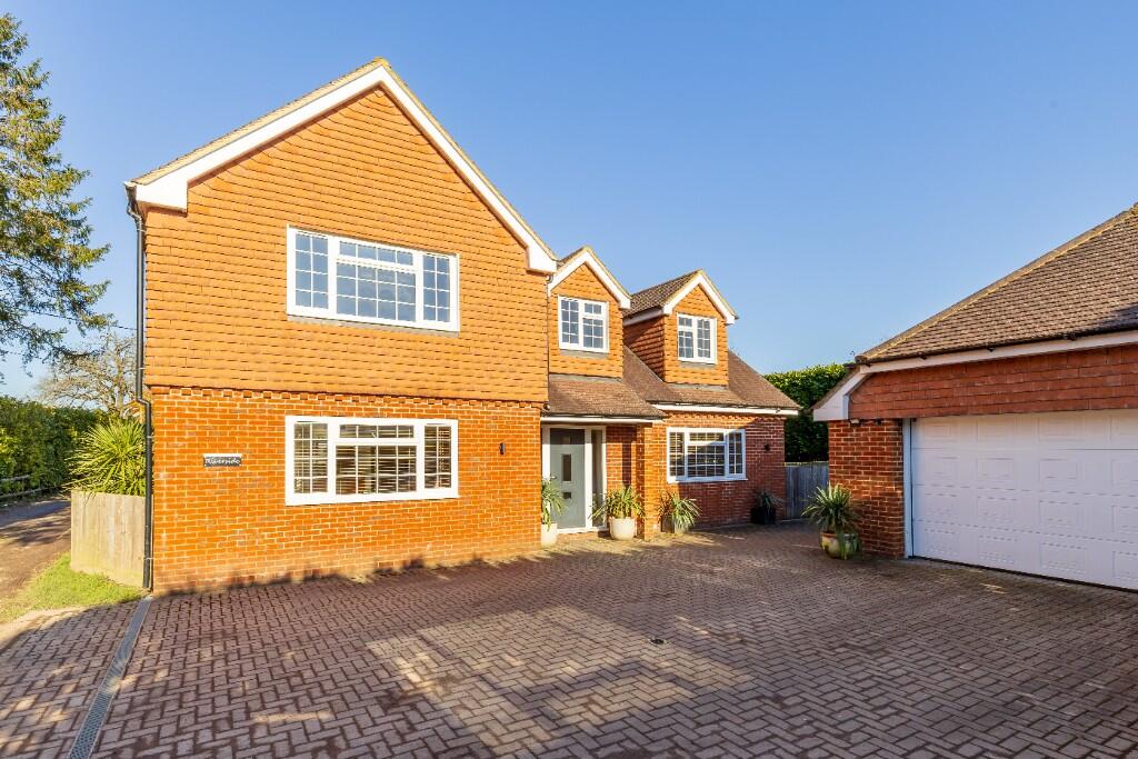 5 bed Detached for rent in Ifold. From Arthur Samuel Estate Agents - Walton on Thames 5 bed Detached for rent in Ifold. From Arthur Samuel Estate Agents - Walton on Thames