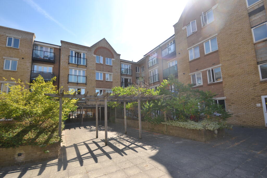 1 bed House (unspecified) for rent in Northfleet. From Arthur Samuel Estate Agents - Walton on Thames 1 bed House (unspecified) for rent in Northfleet. From Arthur Samuel Estate Agents - Walton on Thames