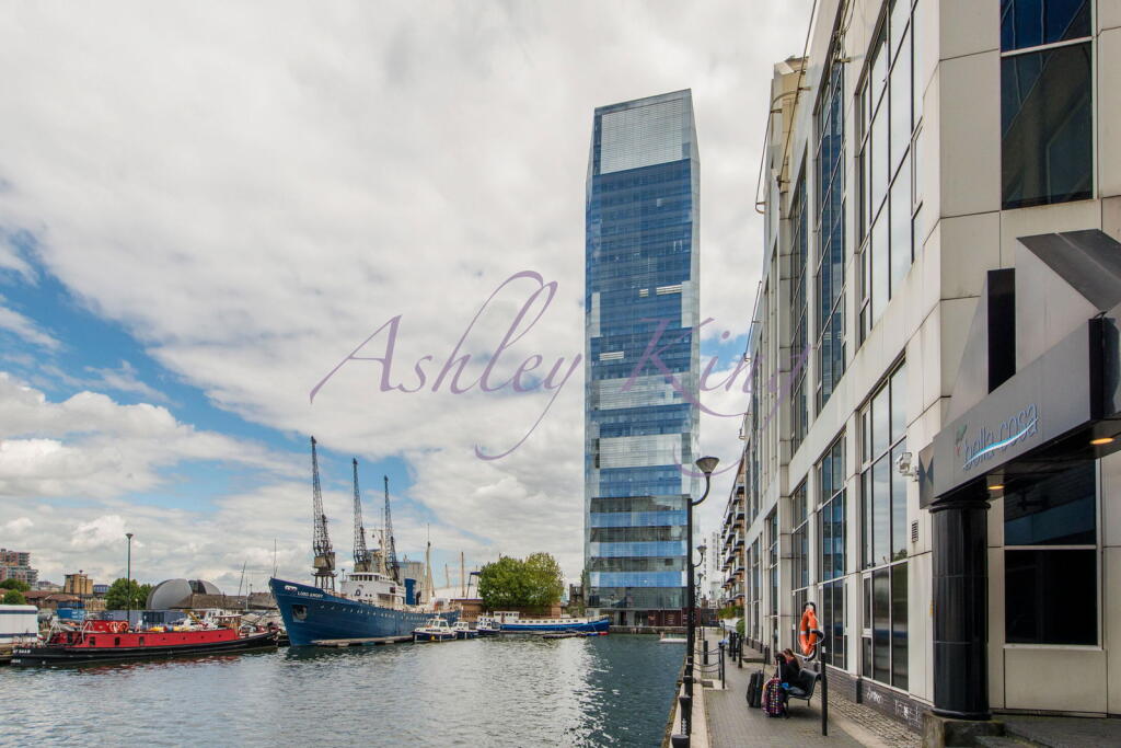 2 bed Penthouse for rent in Poplar. From Ashley King - Docklands