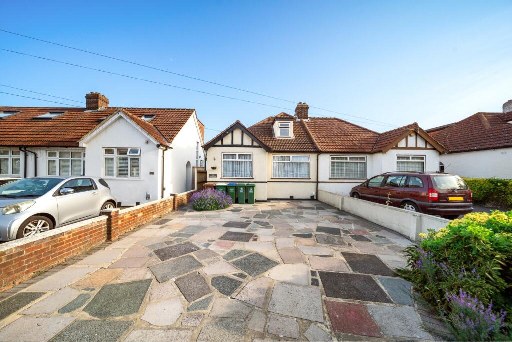 4 bed Bungalow for rent in Sidcup. From Ashton Reeves - Kent