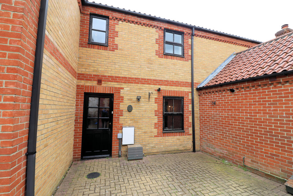 2 bed Mews for rent in Downham Market. From Ashton Roberts - Downham Market 2 bed Mews for rent in Downham Market. From Ashton Roberts - Downham Market