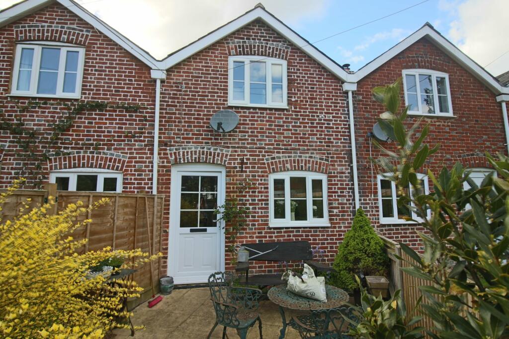 2 bed Cottage for rent in Middle Wallop. From Austin Hawk Estate Agents - Andover - Lettings