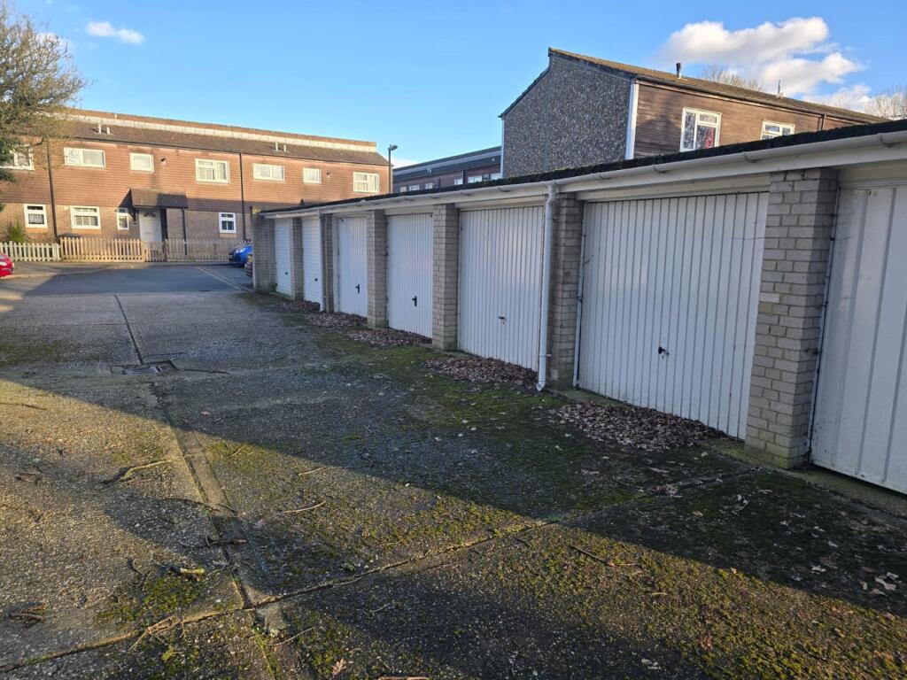 4 bed Garages for rent in Andover. From Austin Hawk Estate Agents - Andover