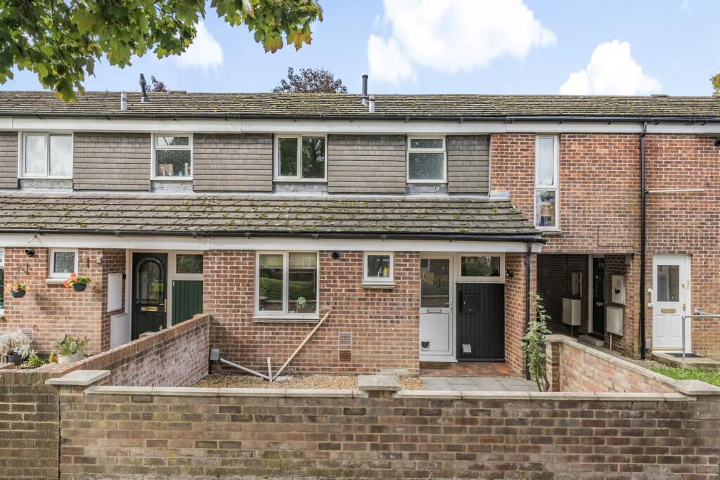 3 bed Mid Terraced House for rent in Charlton. From Austin Hawk Estate Agents - Andover