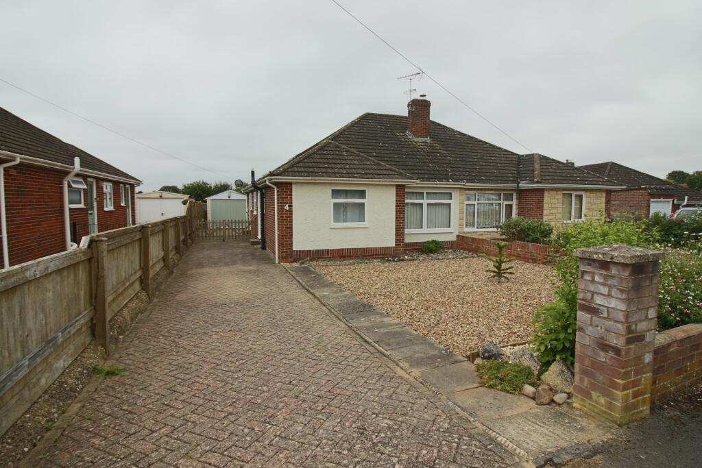2 bed Semi-detached bungalow for rent in Charlton. From Austin Hawk Estate Agents - Andover