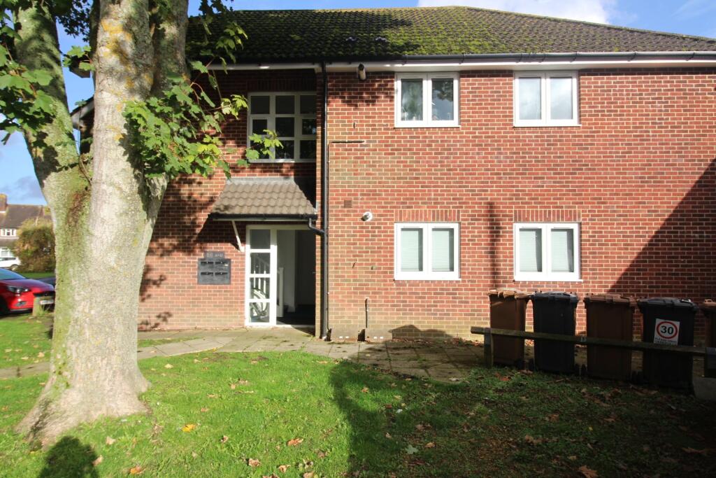 2 bed 1st Floor Flat for rent in Winchester. From Austin Hawk Estate Agents - Andover