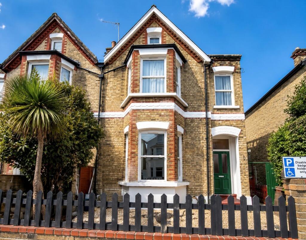 3 bed 1st Floor Flat for rent in Tottenham. From Bairstow Eves - Leytonstone