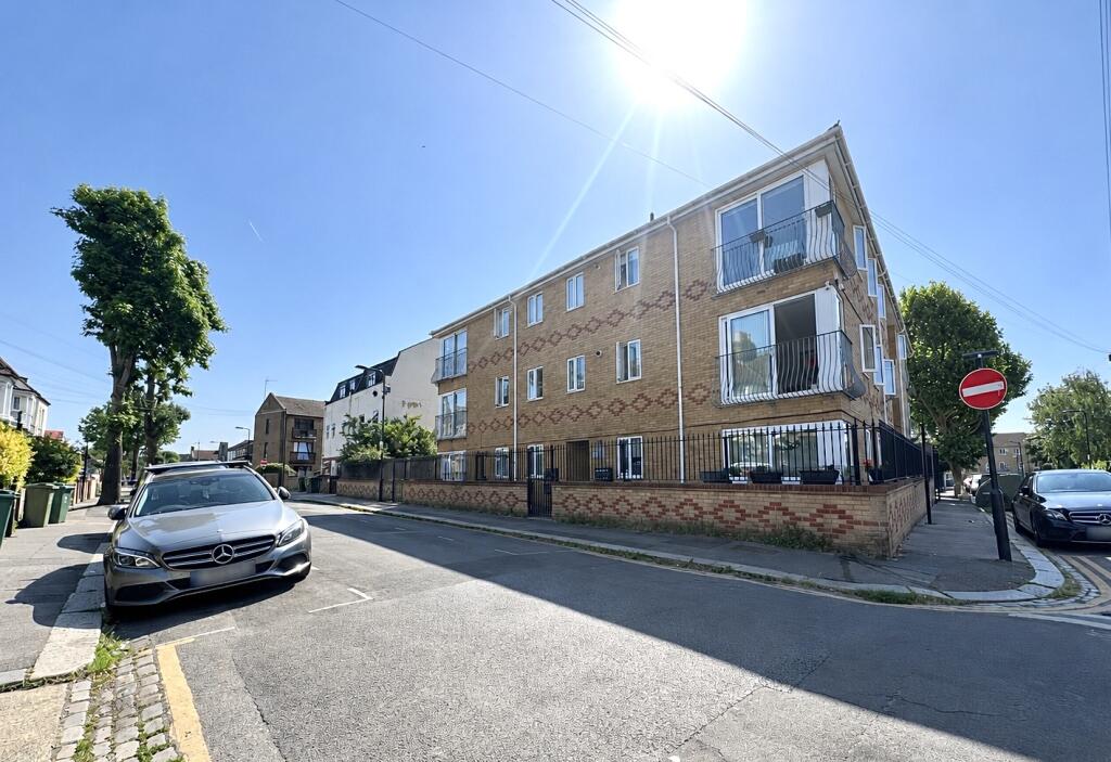 2 bed 1st Floor Flat for rent in Leyton. From Bairstow Eves - Leytonstone