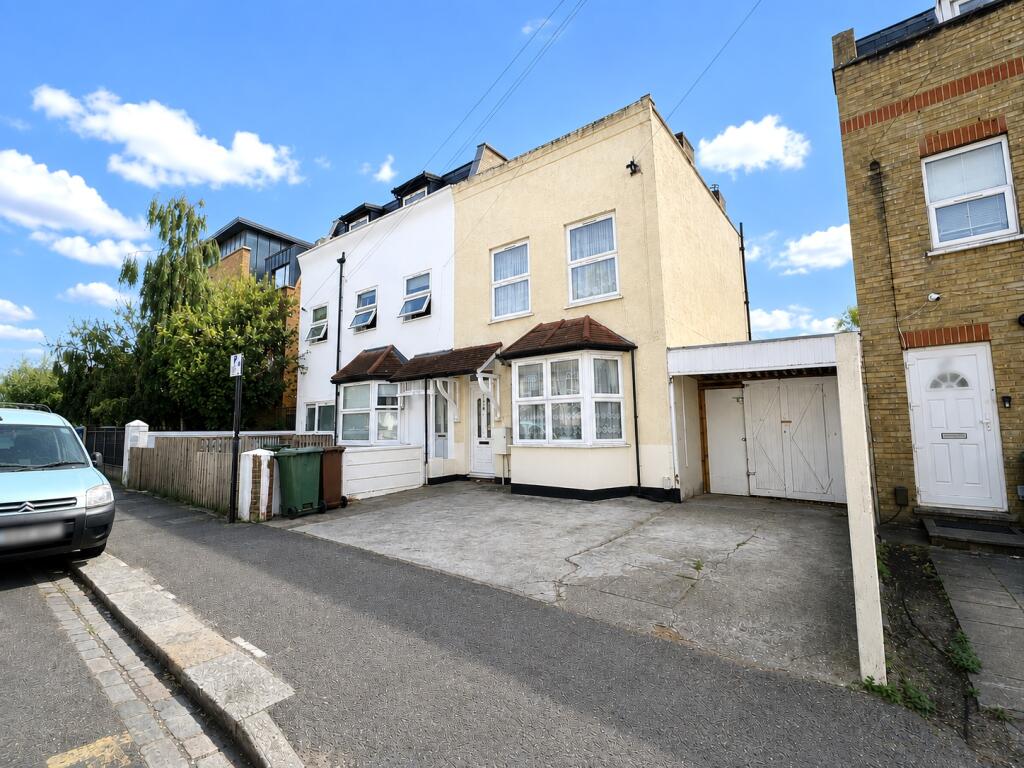 5 bed Detached for rent in Leyton. From Bairstow Eves - Leytonstone