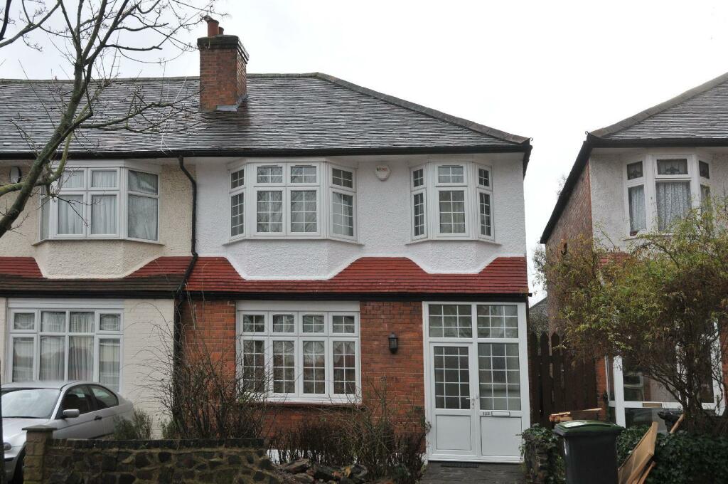 3 bed End Terraced House for rent in London. From Baker and Chase 
