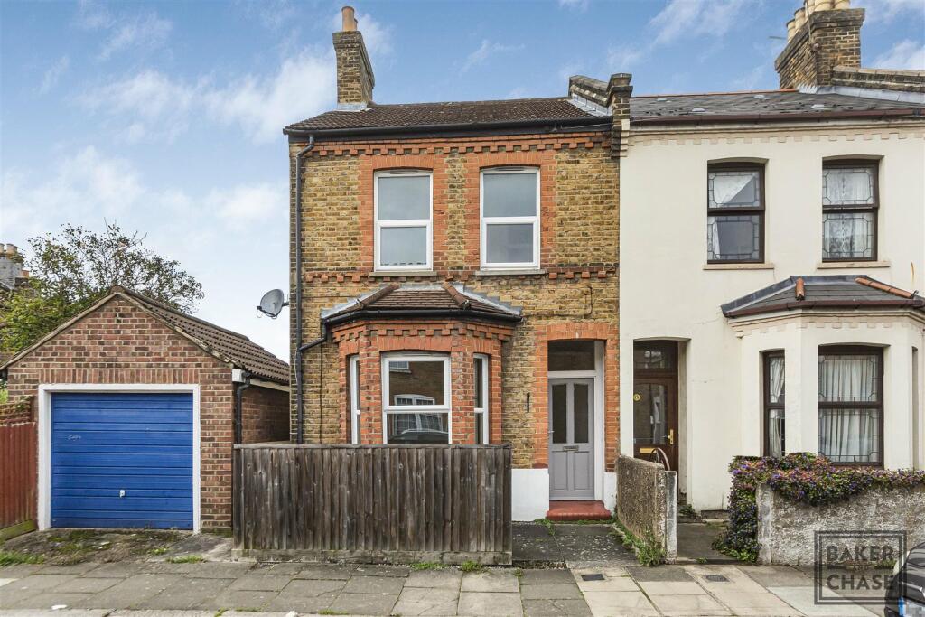 2 bed End of Terrace for rent in Crews Hill. From Baker and Chase - London Borough of Enfield