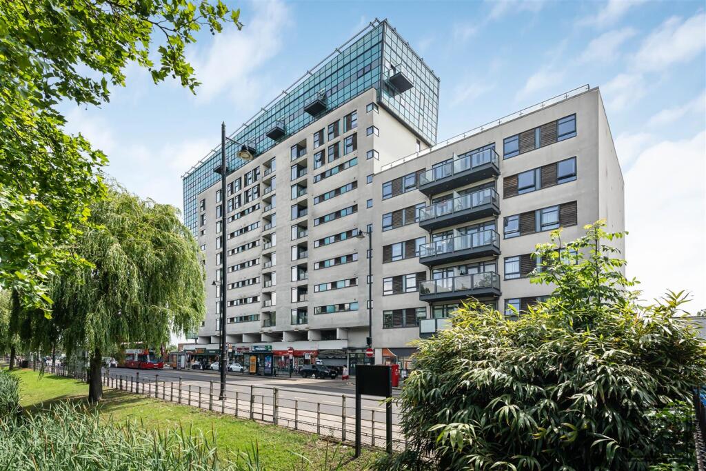 2 bed 1st Floor Flat for rent in Edmonton. From Baker and Chase - London Borough of Enfield