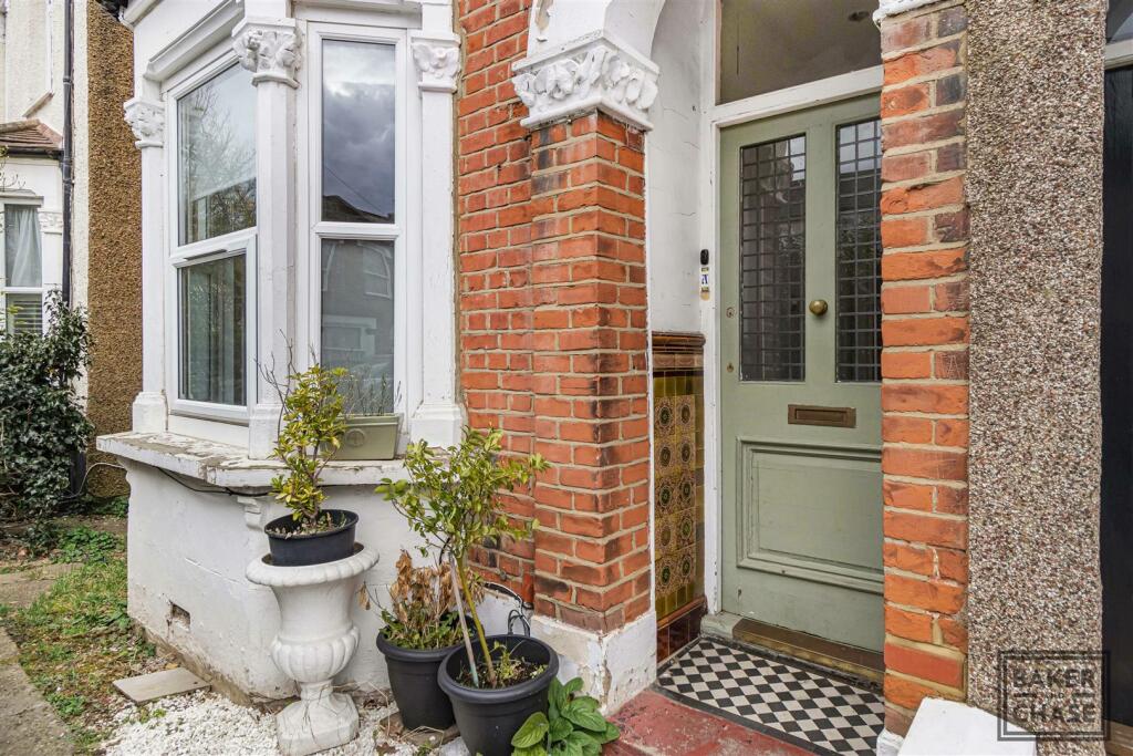 2 bed 1st Floor Flat for rent in Edmonton. From Baker and Chase - London Borough of Enfield