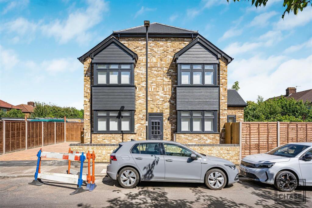 3 bed Detached for rent in Edmonton. From Baker and Chase - London Borough of Enfield