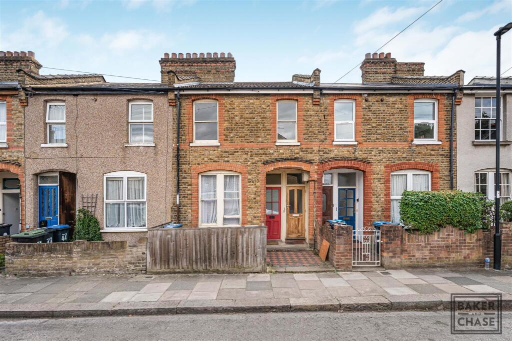 2 bed 1st Floor Flat for rent in Crews Hill. From Baker and Chase - London Borough of Enfield