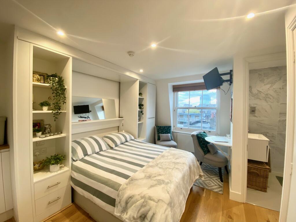 4 bed Apartment for rent in Chelsea. From Barnard Marcus Lettings - Earls Court Lettings