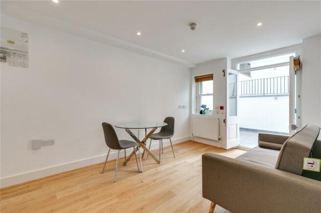 1 bed 1st Floor Flat for rent in Chelsea. From Barnard Marcus Lettings - Earls Court Lettings