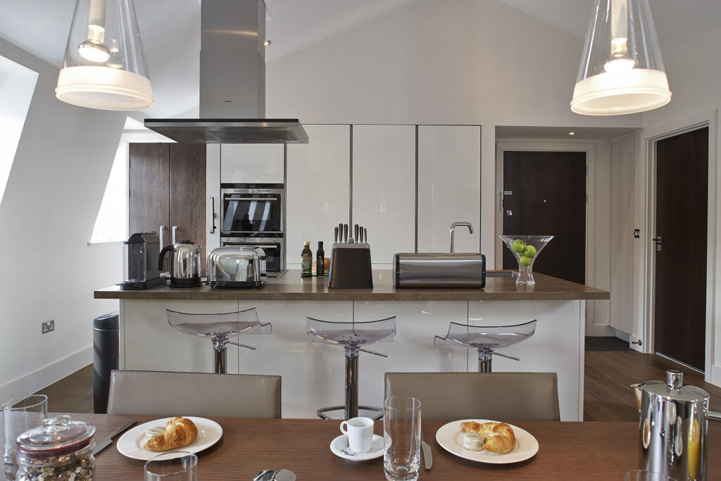 3 bed Apartment for rent in London. From Barnard Marcus Lettings - Earls Court Lettings