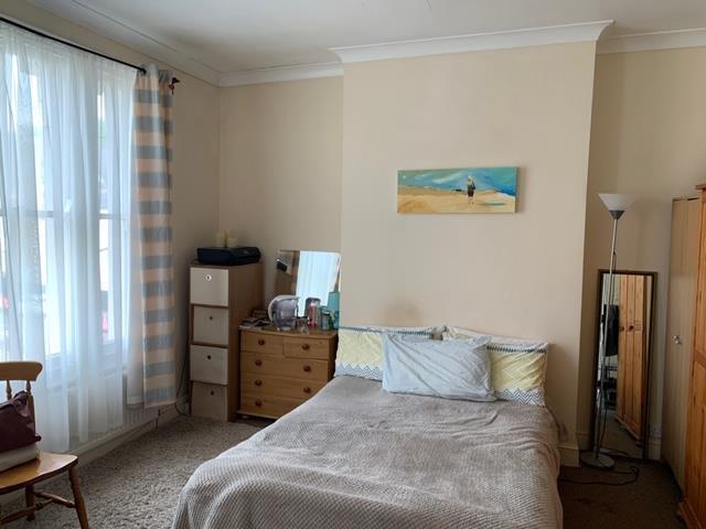 3 bed Apartment for rent in Fulham. From Barnard Marcus Lettings - Earls Court Lettings