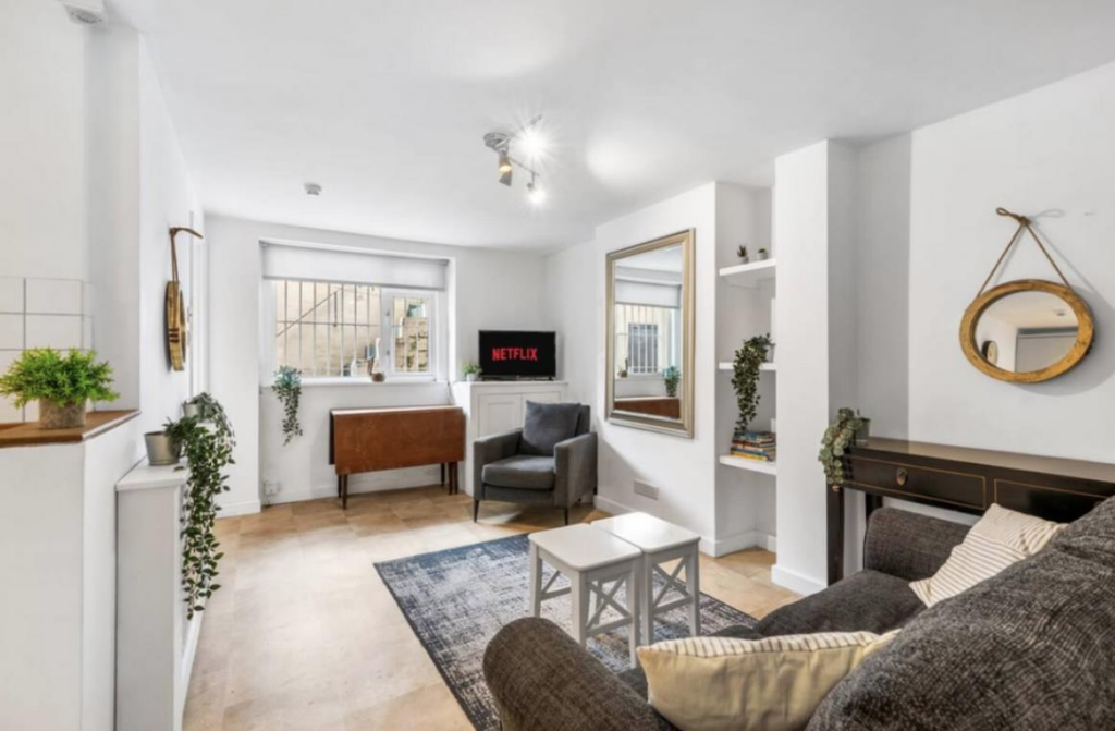 1 bed Apartment for rent in Chelsea. From Barnard Marcus Lettings - Earls Court Lettings