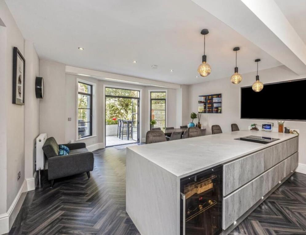 2 bed Detached for rent in Kensington. From Barnard Marcus Lettings - Earls Court Lettings
